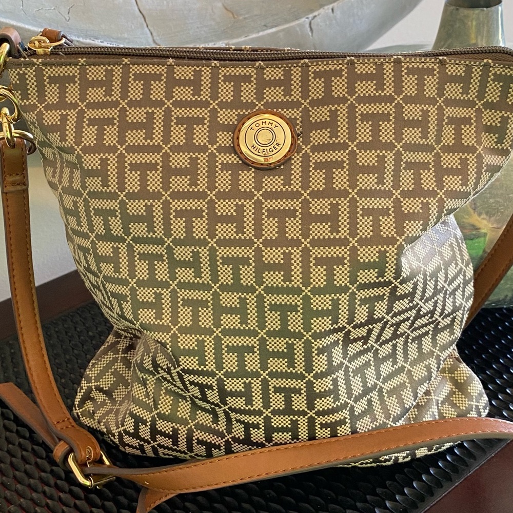 Tommy Hilfiger Crossbody Bag